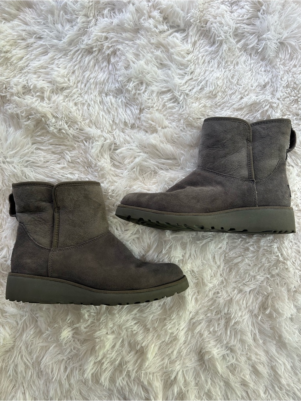 UGG Classic Mini Gray Suede Platform Boots Women’s 9